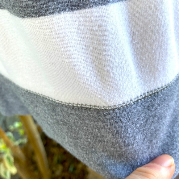 GAP THE BOWERY SUPER SOFT GRAY WHITE STRIPED LONG SLEEVED TEE SHIRT Size… - Picture 4 of 10